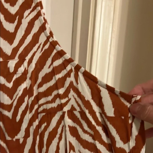 Torrid Brown and White Sleeveless Graphic Top - Picture 6 of 9